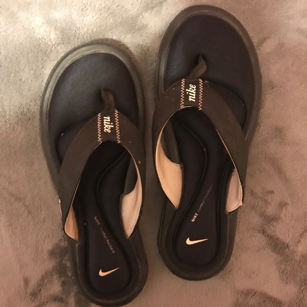 Nike Sandals 🩴 for women